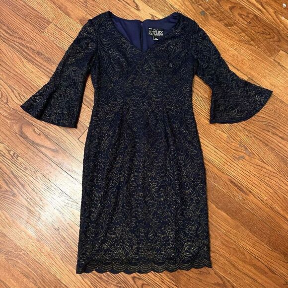 Alex Evenings Dresses & Skirts - Alex Evenings Cocktail Dress Knee Length Navy Gold Bell Short Sleeve Size 8P EUC